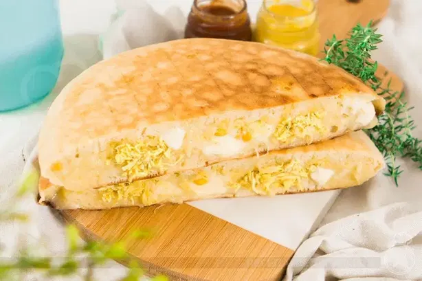SANDUÍCHE PROTEICO DE FRIGIDEIRA